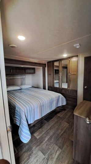 2 bedrooms, iron/ironing board, WiFi, bed sheets - Sunset Trailer Park RV # 1 (El Sauzal)