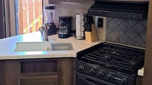 茶具/咖啡用具、微波炉、调味品