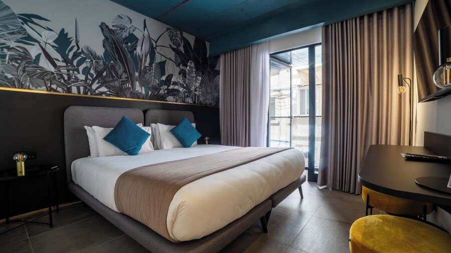 Eleven by Warren Collection