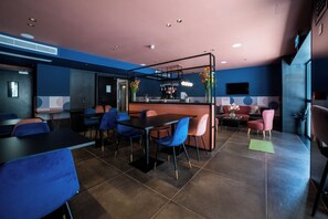 Daily continental breakfast (EUR 10 per person)