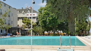 Outdoor pool - Sevcan Hotel (Istanbul)