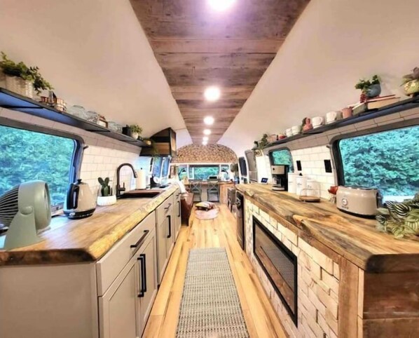 Kochgeschirr/Geschirr/Besteck