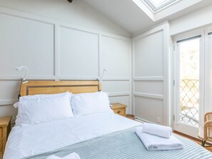 2 bedrooms, iron/ironing board, WiFi, bed sheets - The Coach House - Unique split level property (Ramsgate)