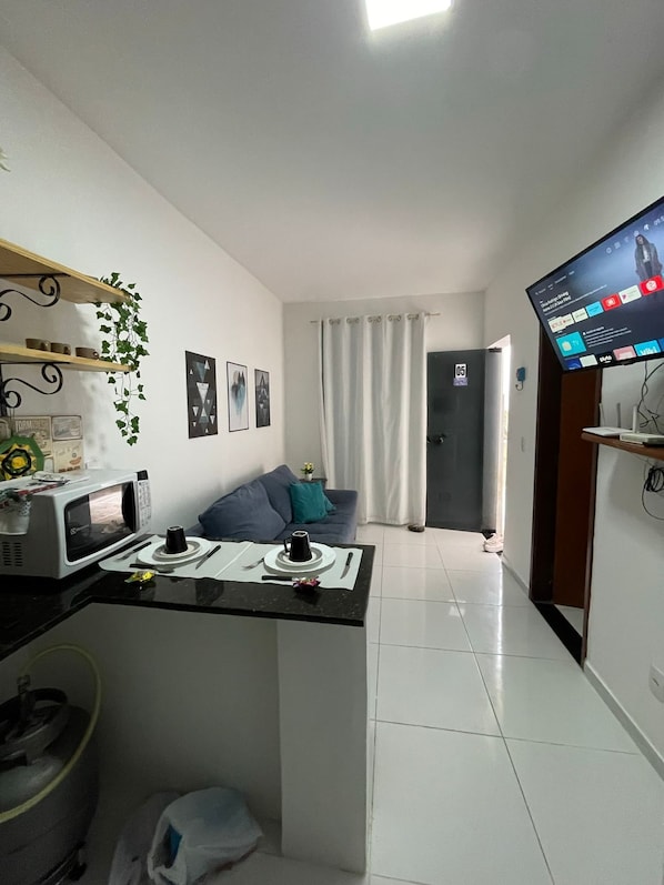 En 32-tommers smart-TV med digitale kanaler