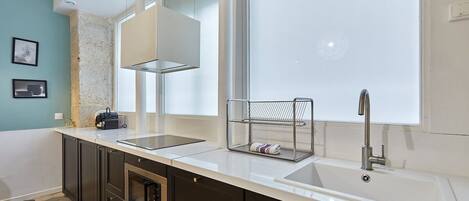 Fridge, microwave, stovetop, coffee/tea maker