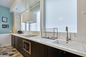 Fridge, microwave, stovetop, coffee/tea maker