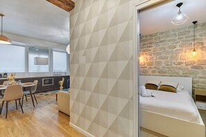 Unclassified image, 5 of 12, button