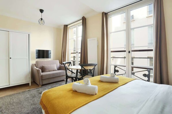 Iron/ironing board, travel crib, free WiFi, bed sheets