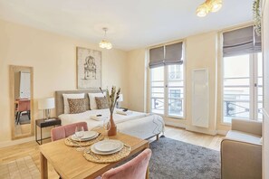 Fer et planche à repasser, Wi-Fi gratuit, draps fournis