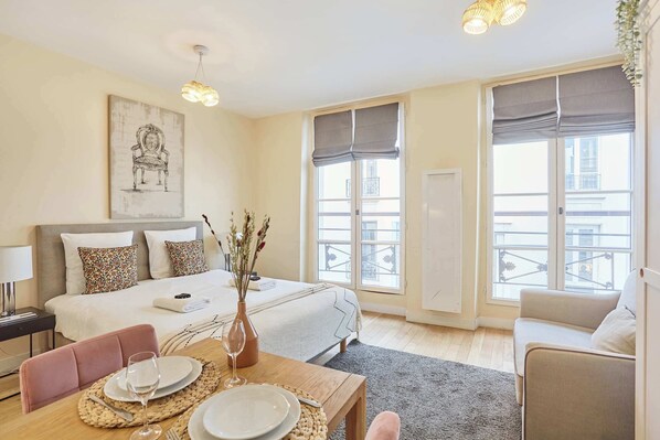 Iron/ironing board, travel crib, free WiFi, bed sheets