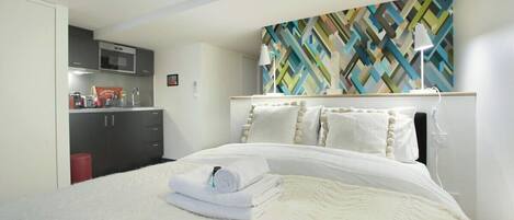 Iron/ironing board, free WiFi, bed sheets