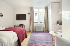 Iron/ironing board, travel cot, free WiFi, bed sheets