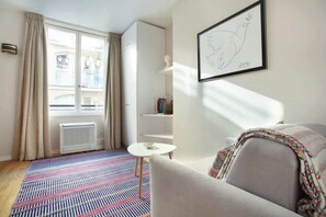 Een smart-tv en een kantoor