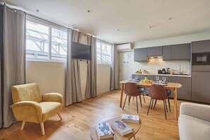 Fridge, microwave, stovetop, dishwasher