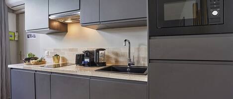 Fridge, microwave, stovetop, dishwasher