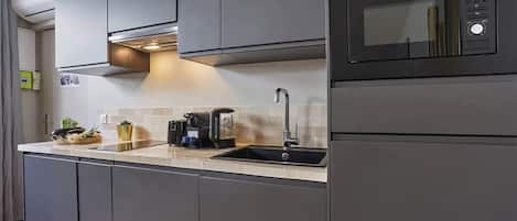 Fridge, microwave, stovetop, dishwasher