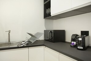 Fridge, microwave, stovetop, dishwasher - Superb Haussmanian apartment Palais Royal (Paris)