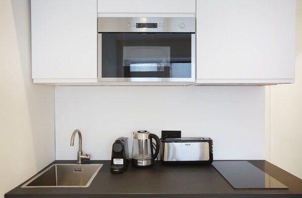 Fridge, microwave, stovetop, dishwasher