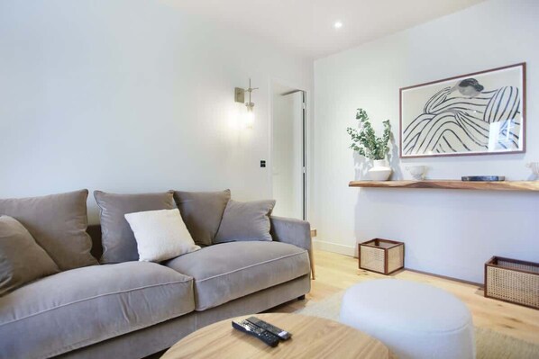 Unclassified image, 1 of 16, button