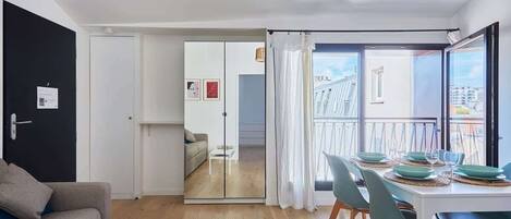 智能电视、办公室