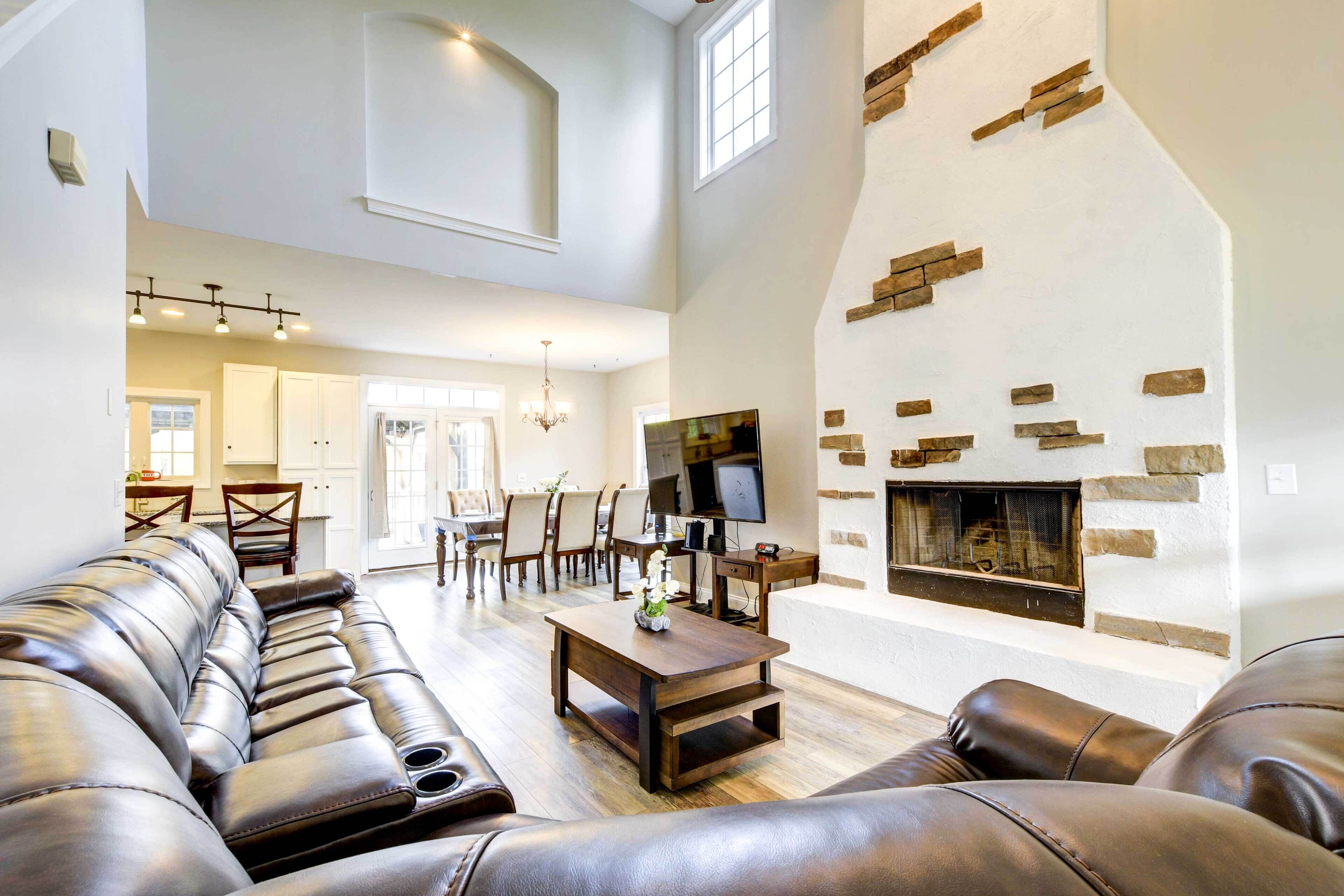 Retreat: Hot Tub, Massage chair,  Nintendo, Pingpong with 1 acre backyard. 