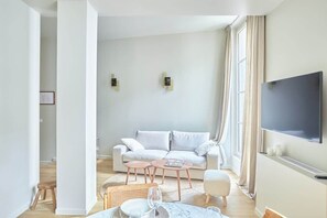 Una Smart TV, una oficina