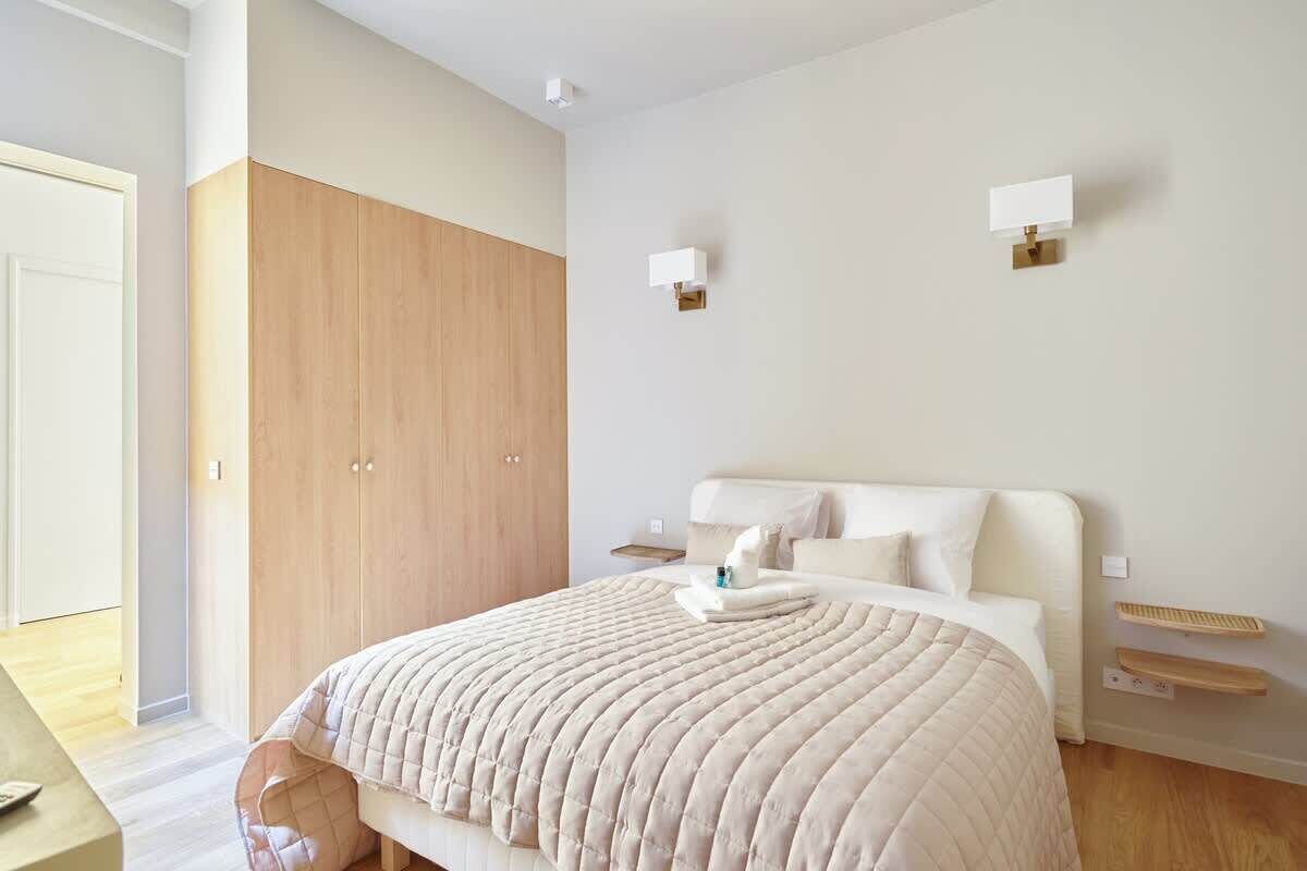 1 slaapkamer, een strijkplank/strijkijzer, gratis wifi, beddengoed