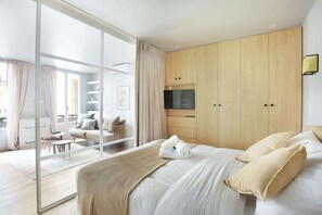 2 bedrooms, iron/ironing board, travel crib, free WiFi