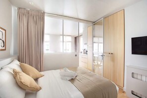 Unclassified image, 3 of 16, button