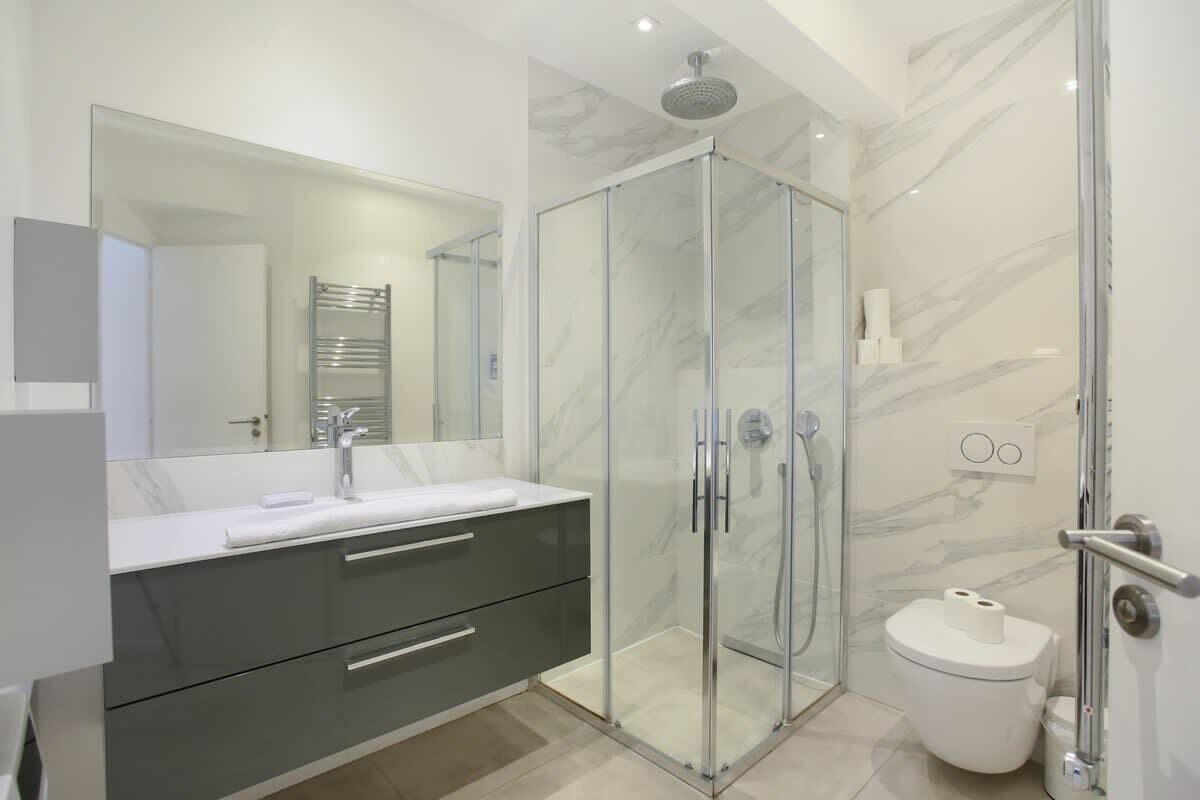 淋浴設備、風筒、提供毛巾、洗頭水