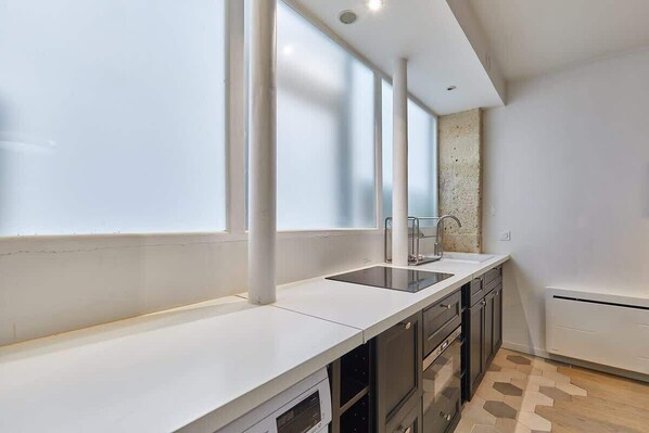 Fridge, microwave, stovetop, electric kettle