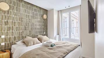 2 slaapkamers, een strijkplank/strijkijzer, reisbedje, gratis wifi