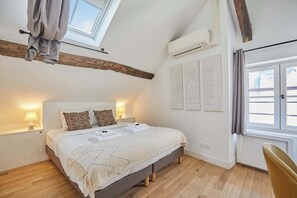 3 slaapkamers, een strijkplank/strijkijzer, reisbedje, gratis wifi