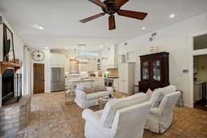 Smart TV, fireplace