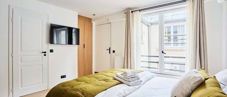 1 slaapkamer, een strijkplank/strijkijzer, gratis wifi, beddengoed