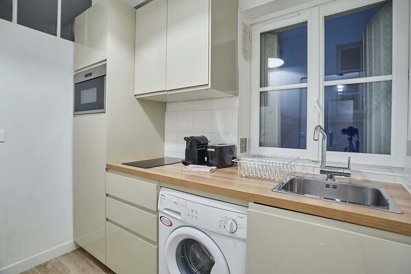 Fridge, microwave, stovetop, coffee/tea maker