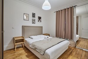 2 bedrooms, iron/ironing board, free WiFi, bed sheets - Sublim apartment Beaubourg/Le Marais
 (Paris)