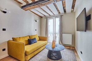 Smart TV, offices - Charming apartment Center of Paris/Montorgueil (Paris)