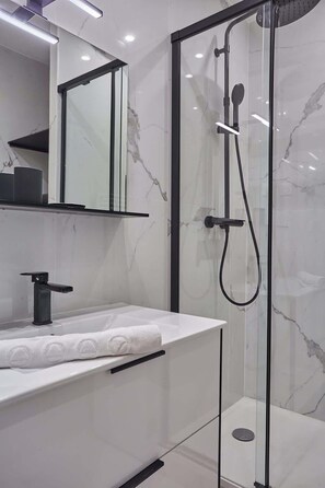 風筒、提供毛巾、番梘、洗頭水