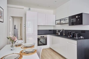 Fridge, microwave, oven, stovetop