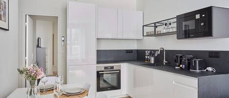 Fridge, microwave, oven, stovetop