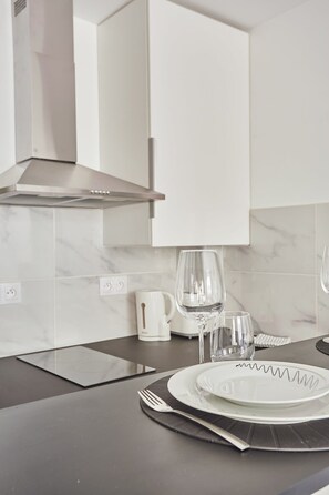 Fridge, microwave, coffee/tea maker, toaster - Charmant Studio Beaubourg/Le Marais 5 (Paris)