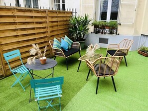 Unclassified image, 3 of 14, button - Superb Eiffel Tower Terrace Apartment (Paris)