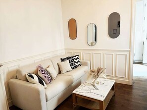 Unclassified image, 5 of 14, button - Superb Eiffel Tower Terrace Apartment (Paris)