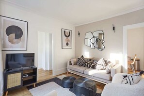 Unclassified image, 3 of 20, button