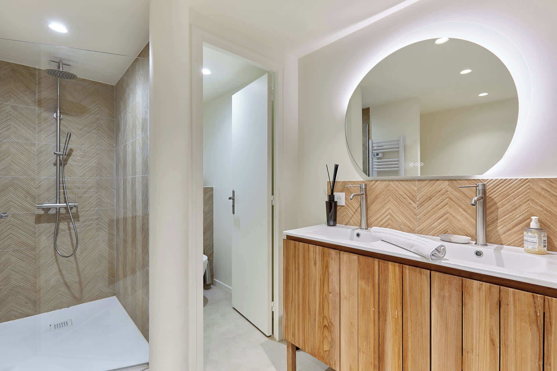 Shower, hair dryer, towels, shampoo