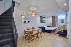 1 chambre, fer et planche à repasser, lit parapluie, Wi-Fi gratuit