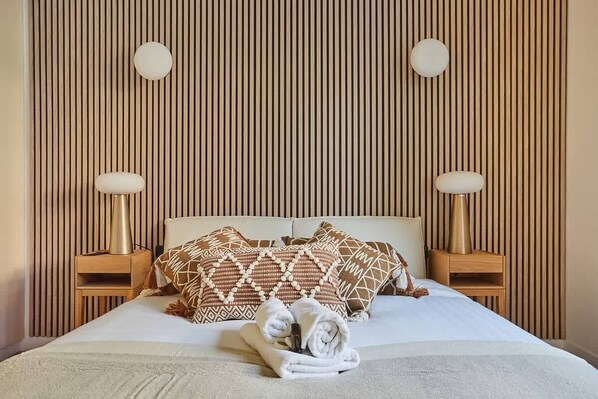 3 habitaciones, tabla de planchar con plancha y cuna de viaje 