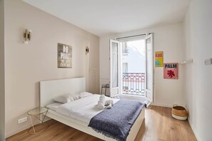 3 slaapkamers, een strijkplank/strijkijzer, gratis wifi, beddengoed