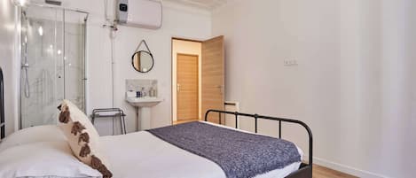 3 habitaciones, tabla de planchar con plancha y wifi gratis